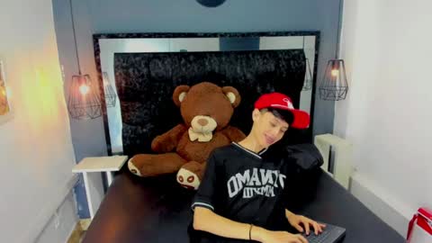 thiago_twink38 online show from 25, 6, 2026