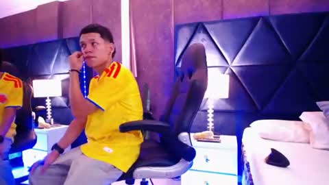 Snapshot of thiagoferrer_ chatting on 18, 6, 2026 T H I A G O online show from 18, 6, 2026