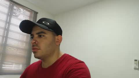 Snapshot of thiagohot_xx chatting on 3, 12, 2025 Thiago online show from 3, 12, 2025