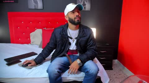 Thia Gomez online show from 4, 1, 2025