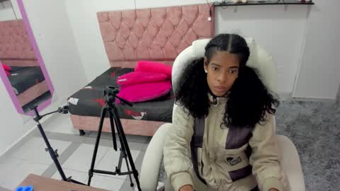 thianahorny online show from 19, 12, 2025