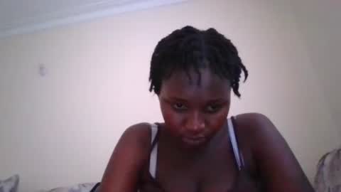 Snapshot of thick_eviey chatting on 5, 2, 2025 love online show from 5, 2, 2025