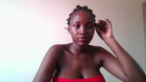 Snapshot of thick_eviey chatting on 10, 3, 2025 love online show from 10, 3, 2025
