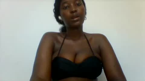 Snapshot of thick_eviey chatting on 4, 10, 2025 love online show from 4, 10, 2025