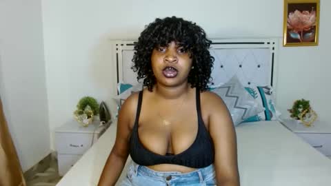 Snapshot of thickebonie chatting on 20, 4, 2026 Nikita online show from 20, 4, 2026