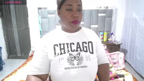 Snapshot of thickebonymilf chatting on 31, 1, 2025 XIOMARA online show from 31, 1, 2025