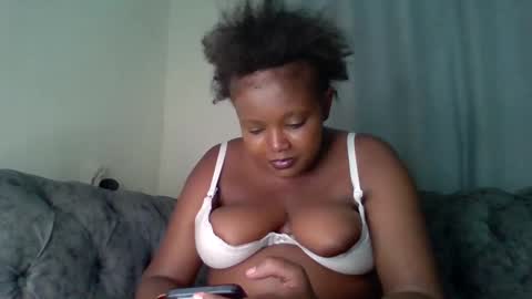 Snapshot of thickianababe chatting on 28, 2, 2025 thickianababe online show from 28, 2, 2025