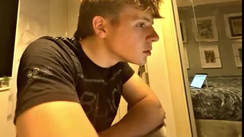 Snapshot of thickny0ung chatting on 14, 10, 2025 thickny0ung online show from 14, 10, 2025