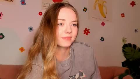 Amelia  shows on mondays fridays and sundays  if anything changes im giving updates on my fansly  online show from 24, 10, 2025