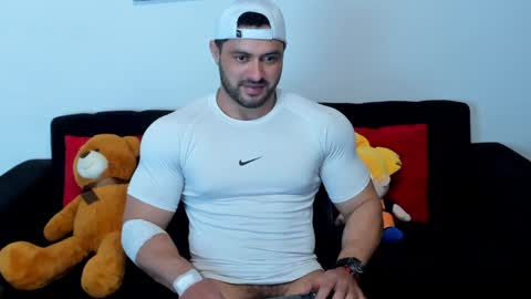 Snapshot of thomas_brandon chatting on 28, 1, 2025 Thomas Brandon online show from 28, 1, 2025