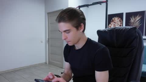 Snapshot of thomas_brons chatting on 4, 6, 2026 THOMAS BRONS online show from 4, 6, 2026