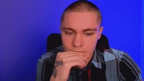 Snapshot of thomas_crow chatting on 19, 11, 2025 thomas_crow online show from 19, 11, 2025