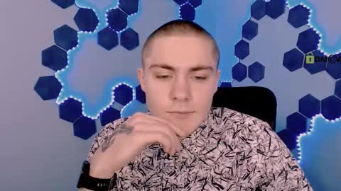 Snapshot of thomas_crow chatting on 21, 11, 2025 thomas_crow online show from 21, 11, 2025