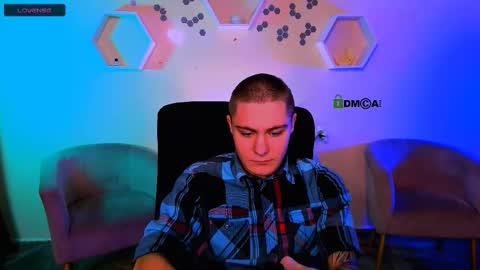 Snapshot of thomas_crow chatting on 25, 11, 2025 thomas_crow online show from 25, 11, 2025