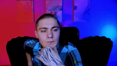 Snapshot of thomas_crow chatting on 28, 11, 2025 thomas_crow online show from 28, 11, 2025