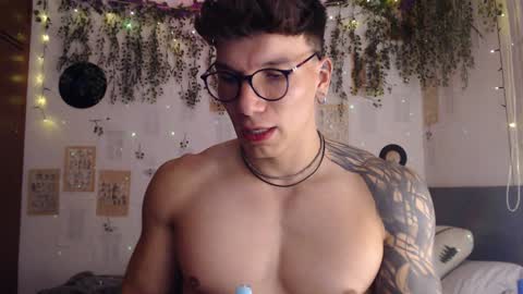 Snapshot of thomas_fuckboy chatting on 22, 1, 2025 Thomas Grey online show from 22, 1, 2025
