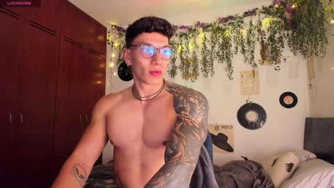 Snapshot of thomas_fuckboy chatting on 24, 1, 2025 Thomas Grey online show from 24, 1, 2025
