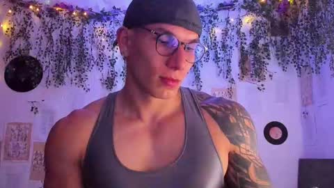 Snapshot of thomas_fuckboy chatting on 19, 2, 2025 Thomas Grey online show from 19, 2, 2025