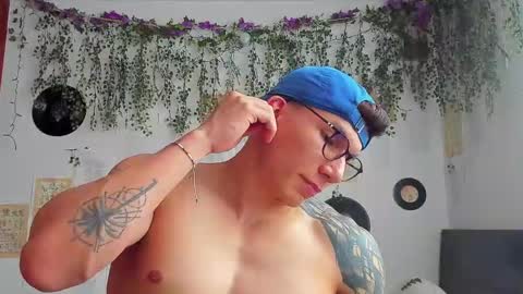 Snapshot of thomas_fuckboy chatting on 20, 2, 2025 Thomas Grey online show from 20, 2, 2025