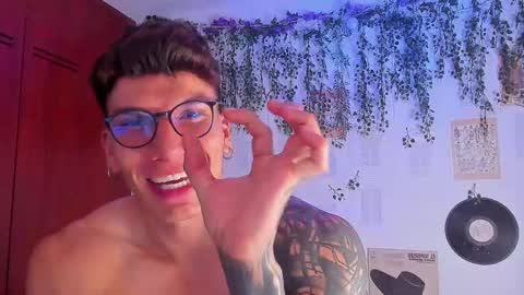 Snapshot of thomas_fuckboy chatting on 8, 3, 2025 Thomas Grey online show from 8, 3, 2025