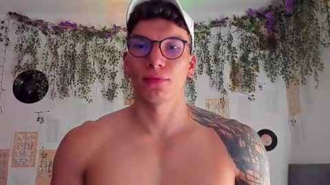 Snapshot of thomas_fuckboy chatting on 12, 3, 2025 Thomas Grey online show from 12, 3, 2025