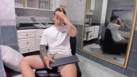 Snapshot of thomas_moon_ chatting on 19, 9, 2025 Thomas online show from 19, 9, 2025