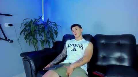 Snapshot of thomas_moon_ chatting on 29, 9, 2025 Thomas online show from 29, 9, 2025