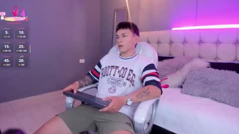 Snapshot of thomas_moon_ chatting on 2, 10, 2025 Thomas online show from 2, 10, 2025