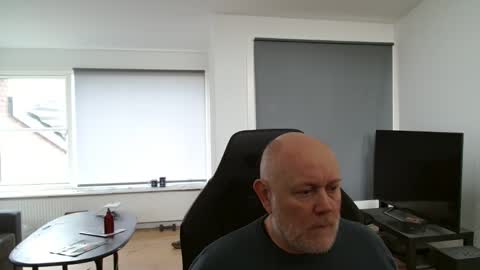 thomash32 online show from 26, 10, 2025