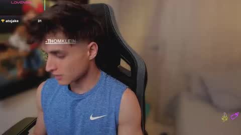 Snapshot of thomklein chatting on 12, 9, 2025 Thom Klein online show from 12, 9, 2025