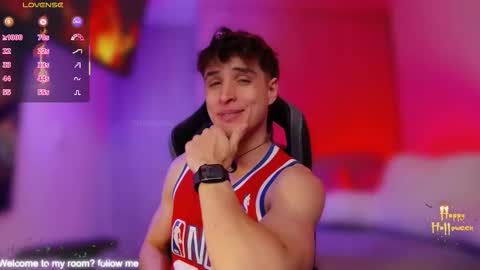 Snapshot of thomklein chatting on 14, 10, 2025 Thom Klein online show from 14, 10, 2025