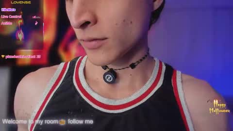 Snapshot of thomklein chatting on 23, 10, 2025 Thom Klein online show from 23, 10, 2025