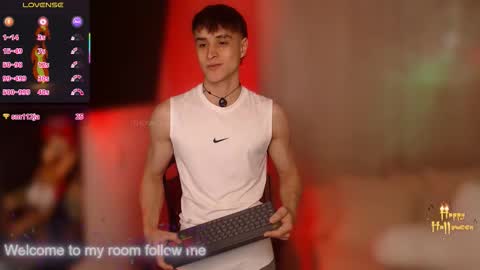 Snapshot of thomklein chatting on 24, 10, 2025 Thom Klein online show from 24, 10, 2025