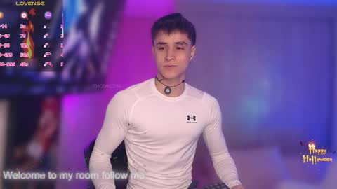 Snapshot of thomklein chatting on 25, 10, 2025 Thom Klein online show from 25, 10, 2025