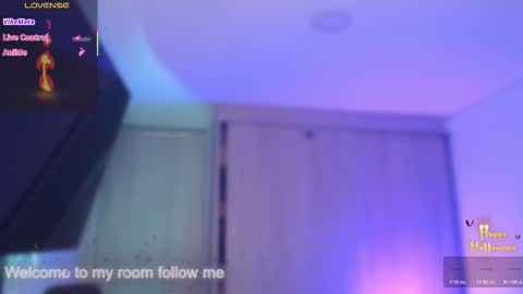 Snapshot of thomklein chatting on 6, 11, 2025 Thom Klein online show from 6, 11, 2025