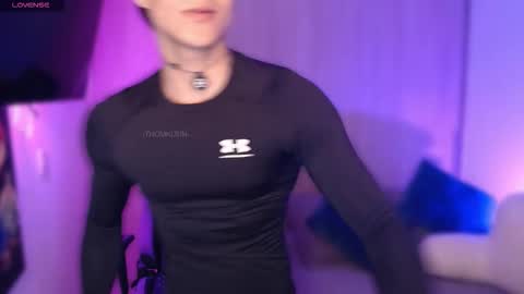 Snapshot of thomklein chatting on 14, 11, 2025 Thom Klein online show from 14, 11, 2025