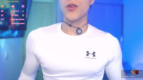 Snapshot of thomklein chatting on 17, 11, 2025 Thom Klein online show from 17, 11, 2025