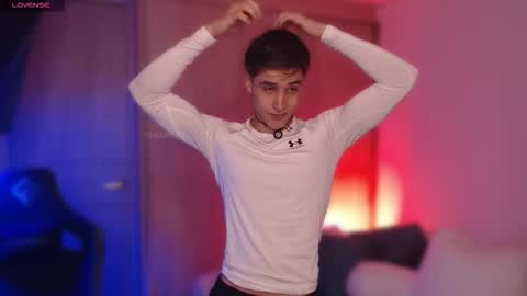 Snapshot of thomklein chatting on 24, 11, 2025 Thom Klein online show from 24, 11, 2025