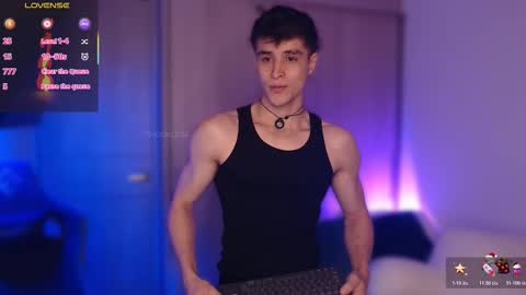 Snapshot of thomklein chatting on 25, 11, 2025 Thom Klein online show from 25, 11, 2025