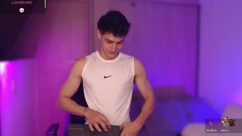 Snapshot of thomklein chatting on 1, 12, 2025 Thom Klein online show from 1, 12, 2025