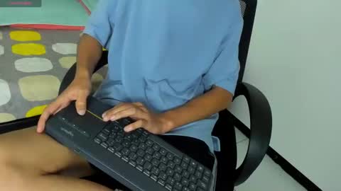 Snapshot of thommy_comp chatting on 27, 2, 2025 thommy comp online show from 27, 2, 2025