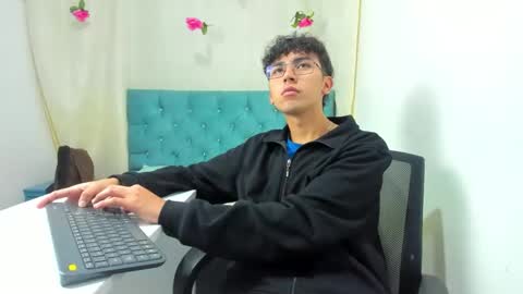 Snapshot of thommy_comp chatting on 4, 3, 2025 thommy comp online show from 4, 3, 2025