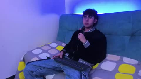 Snapshot of thommy_comp chatting on 9, 3, 2025 thommy comp online show from 9, 3, 2025