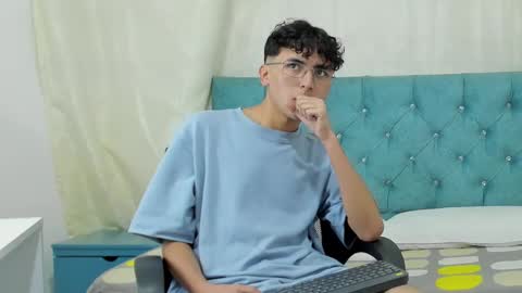 Snapshot of thommy_comp chatting on 12, 3, 2025 thommy comp online show from 12, 3, 2025