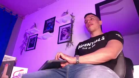 Snapshot of thomsevery_ chatting on 24, 12, 2024 Thoms Every online show from 24, 12, 2024