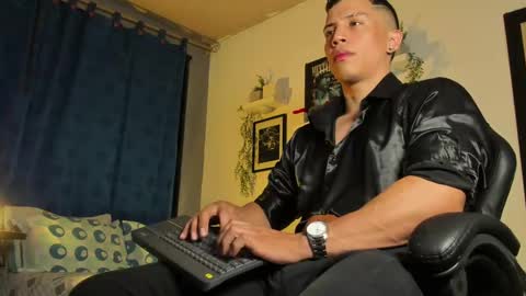 Snapshot of thomsevery_ chatting on 16, 9, 2025 Thoms Every online show from 16, 9, 2025