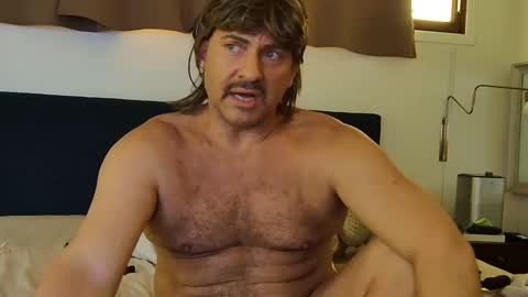 Snapshot of thongmuscle chatting on 16, 9, 2025 ThongMuscle online show from 16, 9, 2025