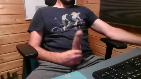 Snapshot of thx_4some_sharing chatting on 5, 7, 2026 toobigcockforonegirl online show from 5, 7, 2026