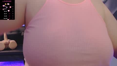 Snapshot of tiabellaxxx chatting on 4, 2, 2025 Tia Bella online show from 4, 2, 2025