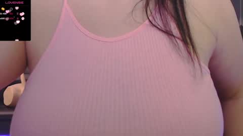 Snapshot of tiabellaxxx chatting on 4, 3, 2025 Tia Bella online show from 4, 3, 2025